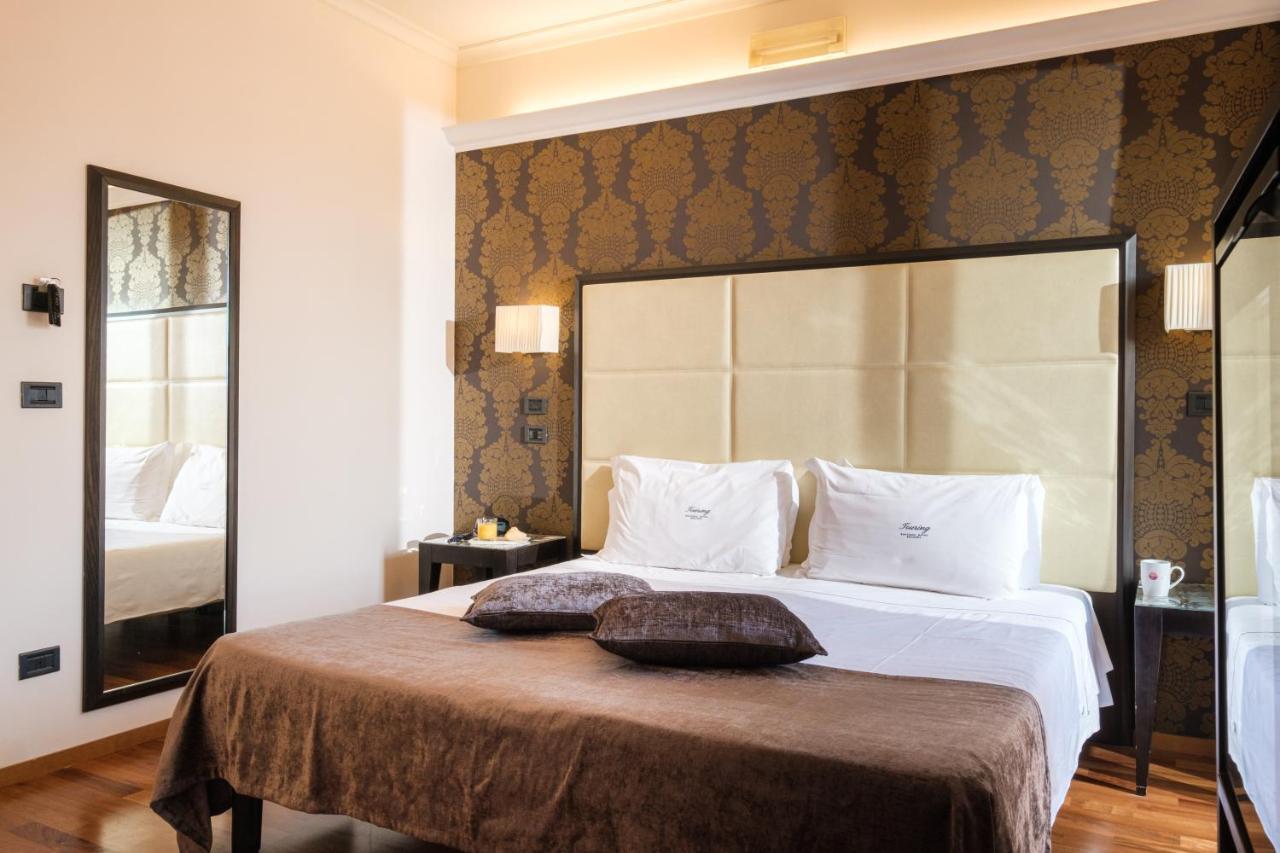 Hotel Touring โบโลญญา ภายนอก รูปภาพ