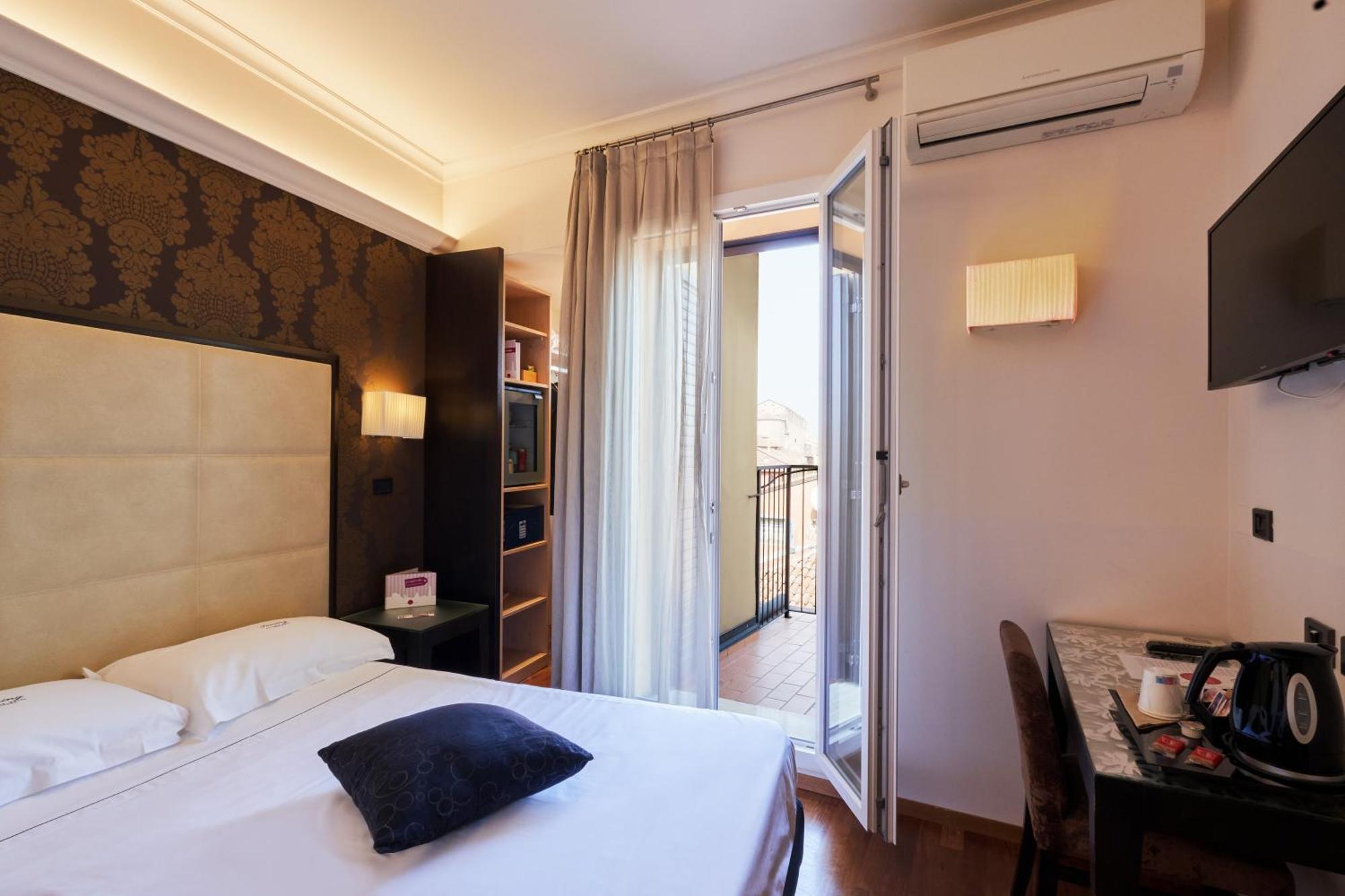 Hotel Touring โบโลญญา ภายนอก รูปภาพ