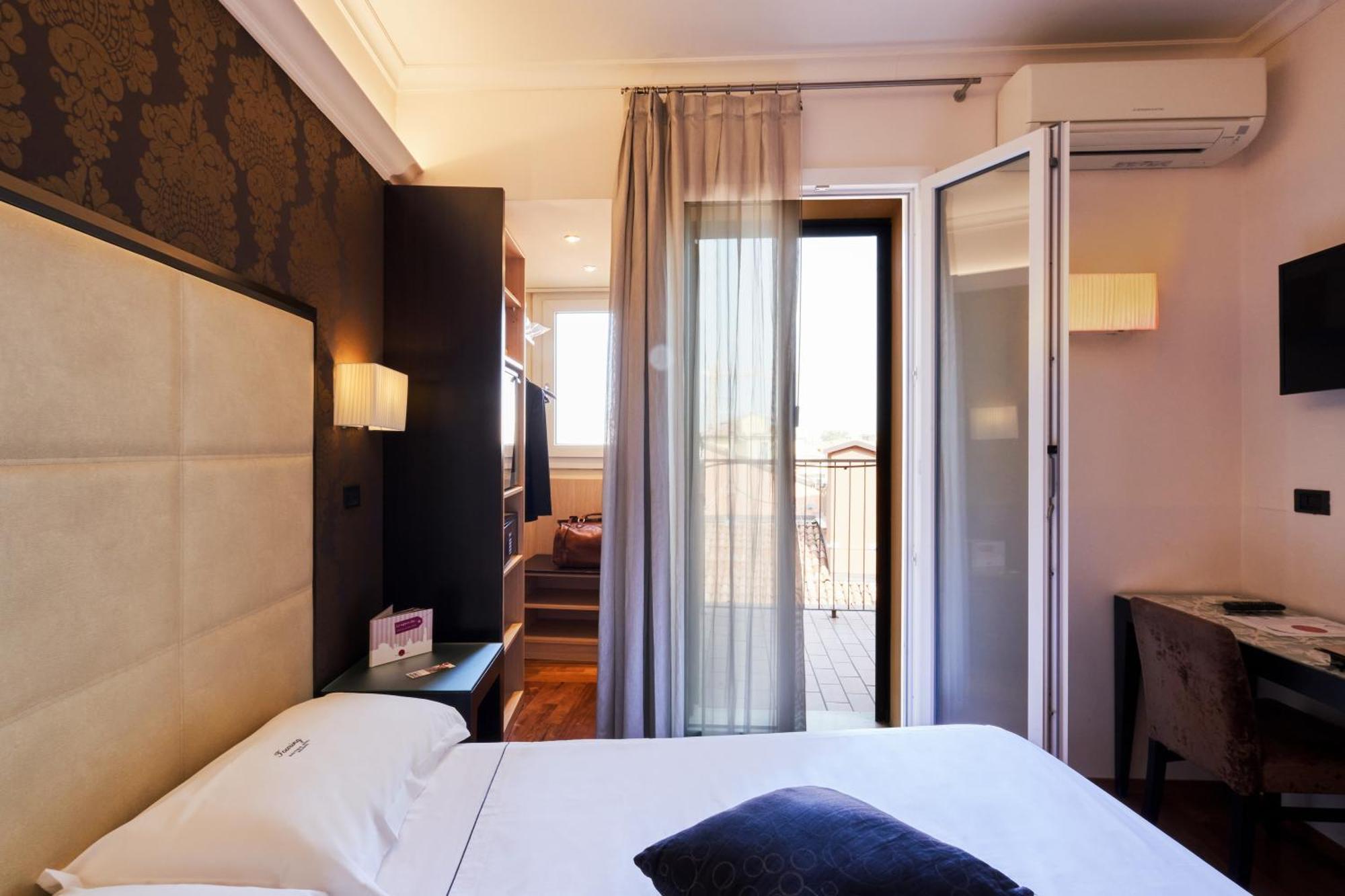 Hotel Touring โบโลญญา ภายนอก รูปภาพ