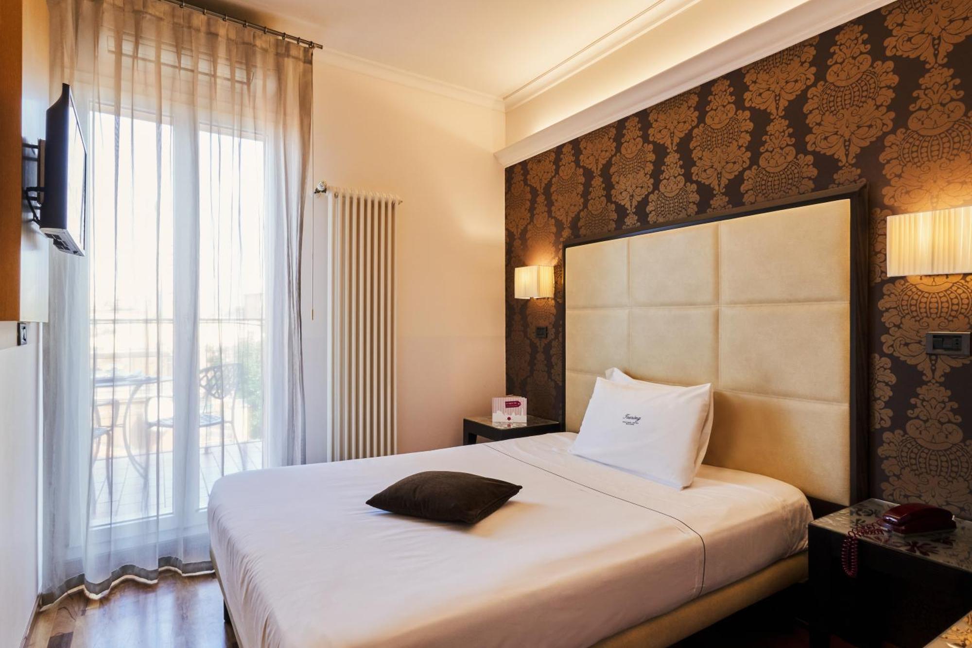 Hotel Touring โบโลญญา ภายนอก รูปภาพ